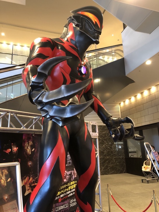 ウルトラマンベリアル像