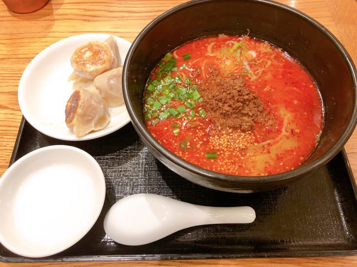 宙寅屋 紅麻辣担々麺と肉肉餃子