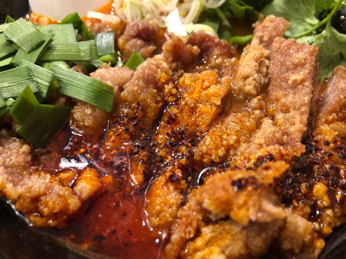 太陽のトマト麺で期間限定「台湾屋台味大判排骨(パイクー)のオリエンタルトマト麺」